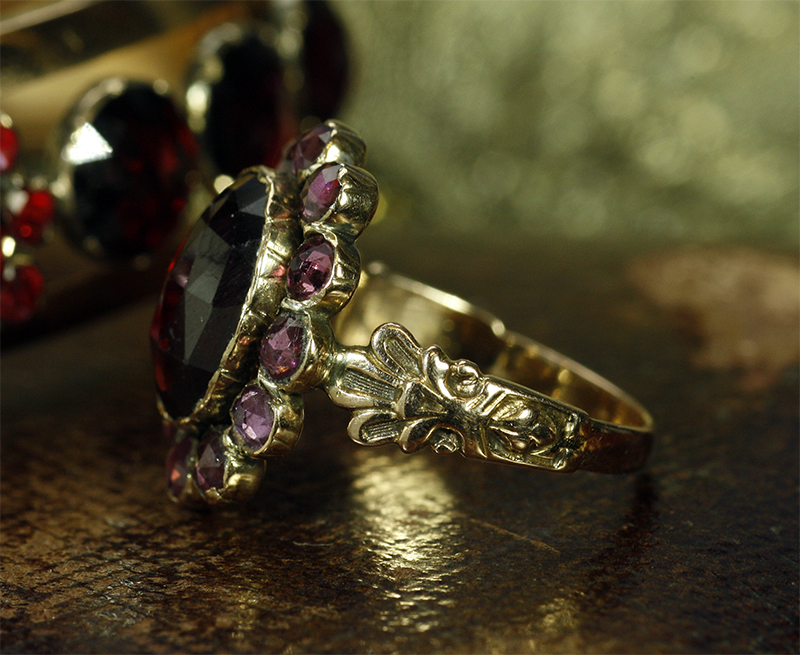 蒼*薇様 ペルピニャンガーネット　リング　リメイク品 Antique Gallery Soleil アンティークジュエリー / 百合の紋章